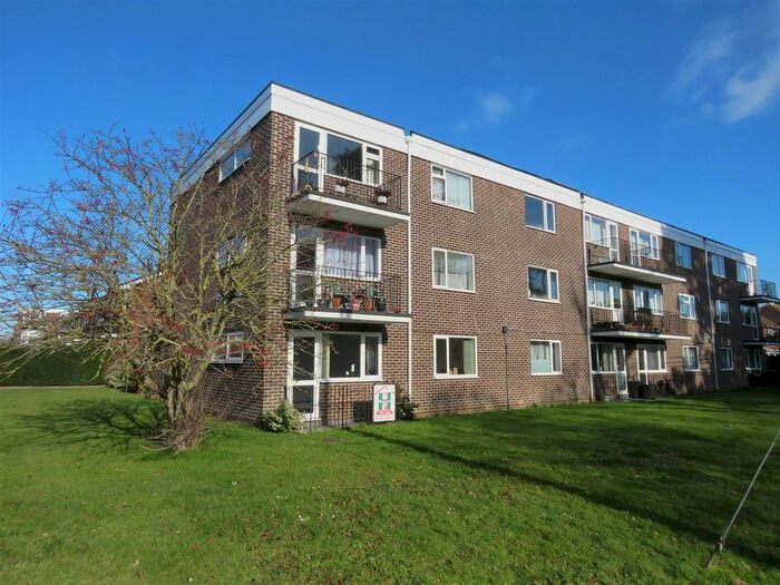 2 Bedroom Flat To Rent In Ashley Court, New Milton, BH25