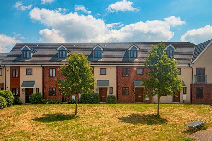 3 Bedroom Town House To Rent In Poppy Avenue, Broughton, MK10
