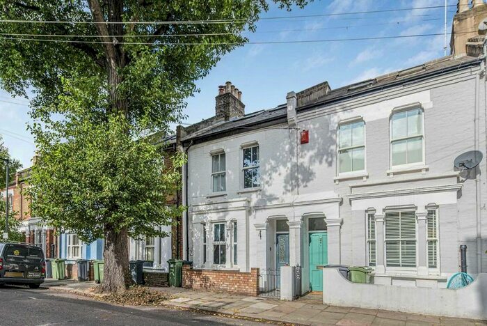1 Bedroom Flat To Rent In Goldsboro Road, London, SW8