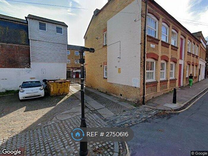 2 Bedroom Flat To Rent In Crow Lane, Rochester, ME1