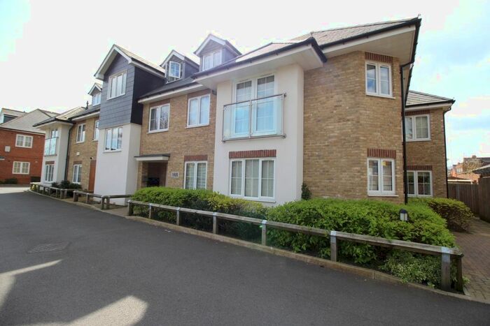 2 Bedroom Flat To Rent In Stoneylands Road, Egham, Surrey TW20