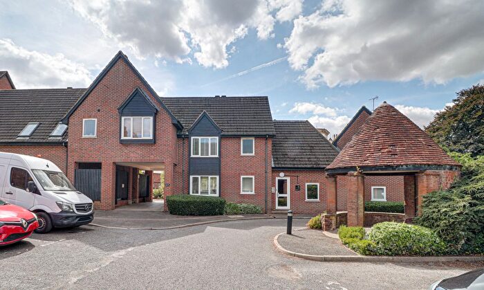 Studio To Rent In Christchurch Close, St Albans, AL3