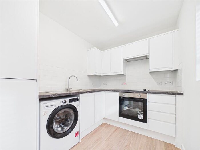 1 Bedroom Flat To Rent In Redoubt Close, Hitchin, Hertfordshire, SG4