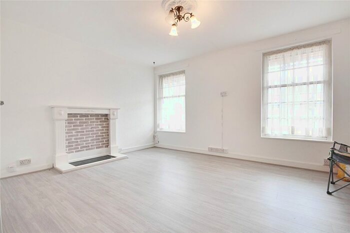 2 Bedroom Flat To Rent In Manor Court, Enfield, EN1