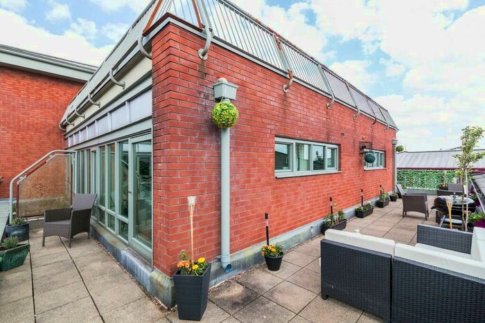 2 Bedroom Penthouse To Rent In Raleigh Street, Nottingham, NG7