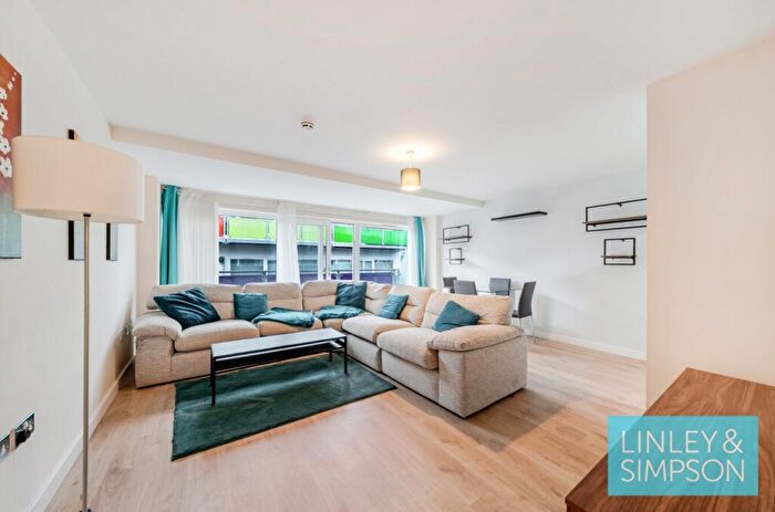 2 Bedroom Flat For Sale In Concord Street, Leeds, LS2