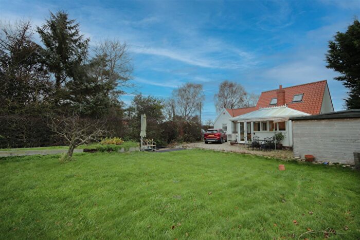 3 Bedroom Cottage For Sale In Aldbrough Road, Withernwick, HU11