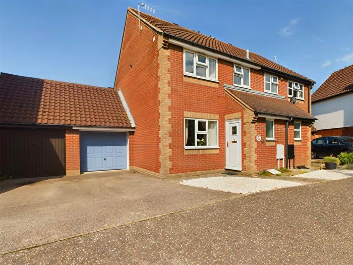 3 Bedroom Semi-Detached House For Sale In Woodhouse Close, Sheringham, NR26