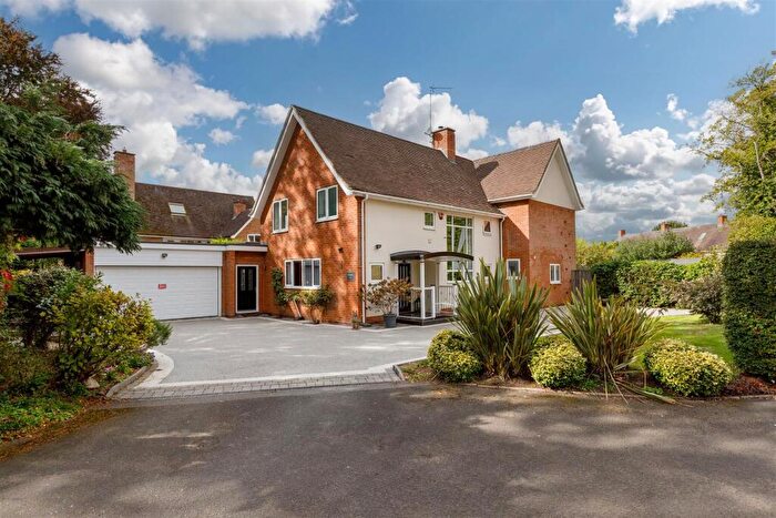 4 Bedroom Detached House For Sale In Bridge End, Warwick, CV34