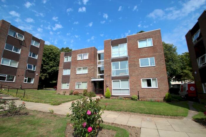 2 Bedroom Flat To Rent In Kingsway Court, Moortown, LS17