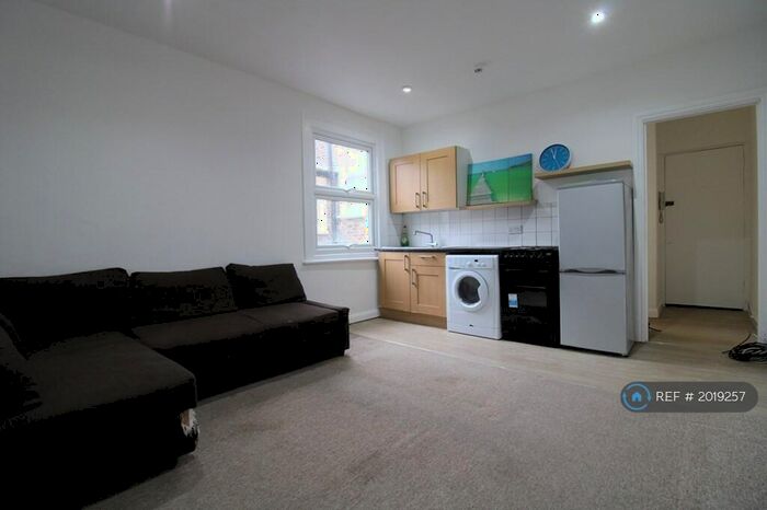 1 Bedroom Flat To Rent In Bensham Manor Road, Thornton Heath, CR7