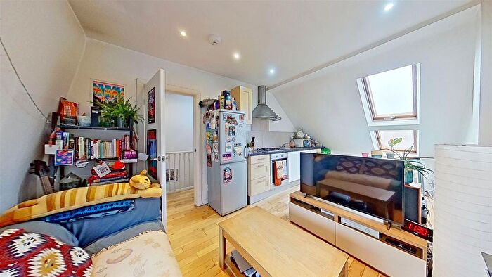 1 Bedroom Flat To Rent In Merton Road, London, SW18