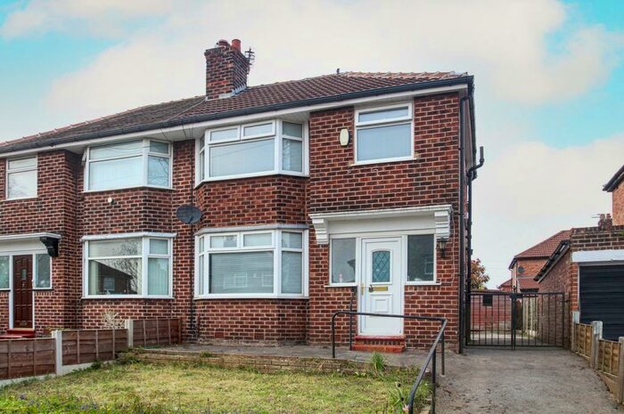 3 Bedroom Semi-Detached House To Rent In Kingsway Park, Davyhulme, Manchester, M41
