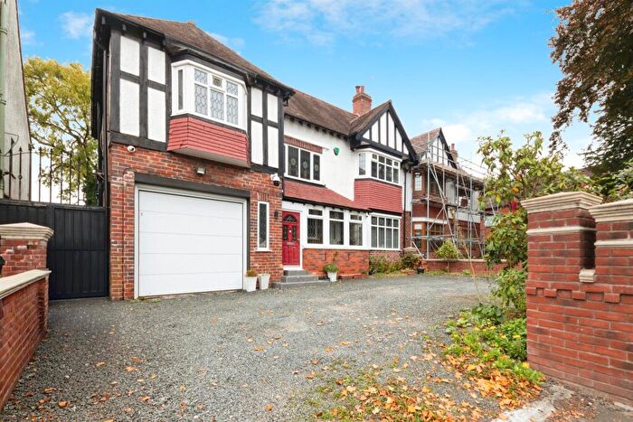 5 Bedroom Semi-Detached House For Sale In School Road, Hall Green, Birmingham, B28