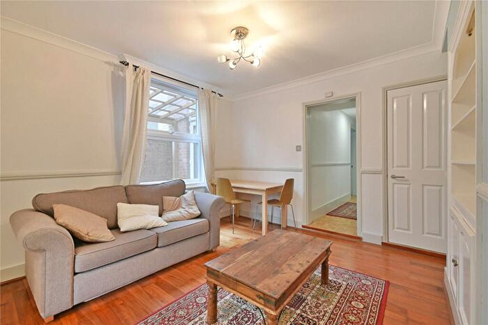 2 Bedroom Flat To Rent In Richborough Road, Cricklewood, NW2