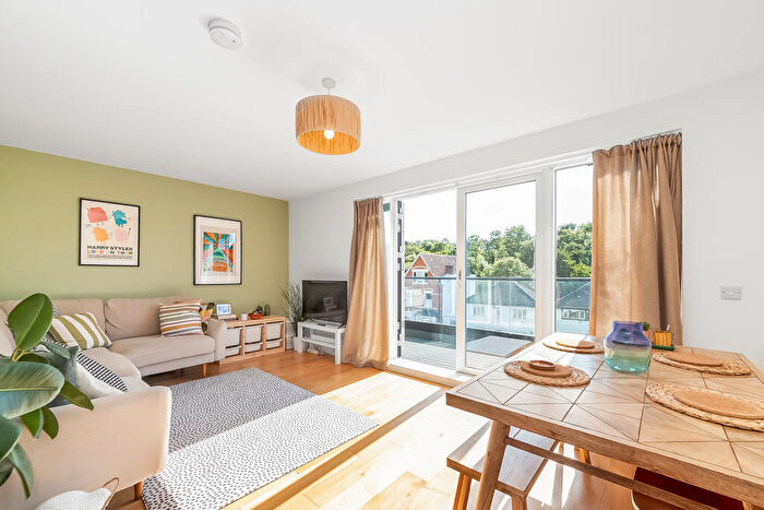2 Bedroom Flat For Sale In Wood Vale, London, SE23