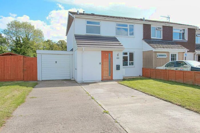 3 Bedroom Semi-Detached House To Rent In School Close, Abingdon, OX13