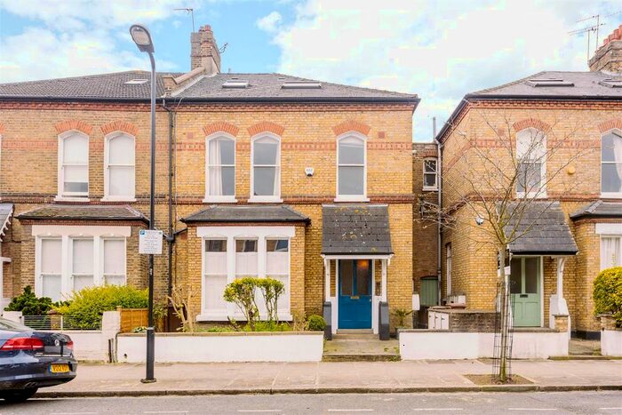 2 Bedroom Flat To Rent In Finsbury Park Road, London, N4