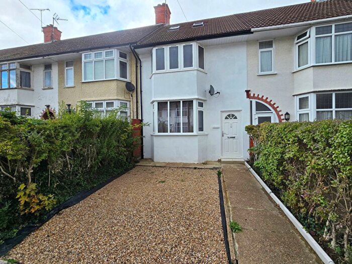 3 Bedroom Terraced House For Sale In Highlands Avenue, Spinney Hill, NN3
