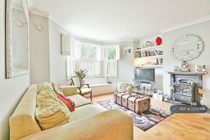 3 Bedroom Flat To Rent In Manor Park, London, SE13