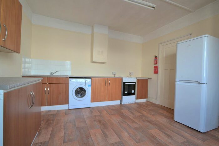 2 Bedroom Flat To Rent In Downham Way, Bromley, Greater London BR1