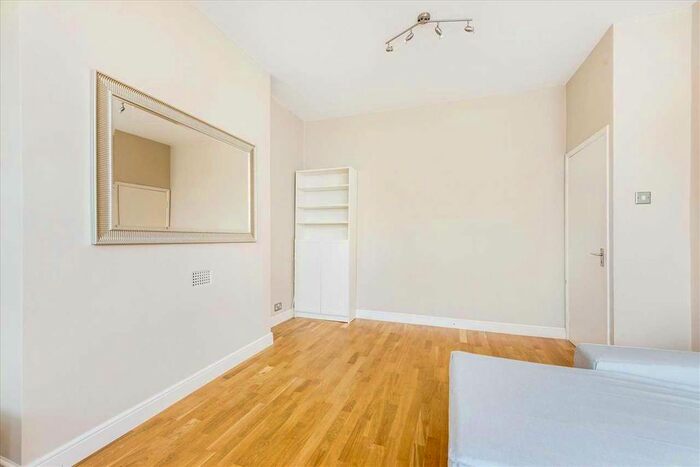 2 Bedroom Flat To Rent In Trinity Road, London SW18