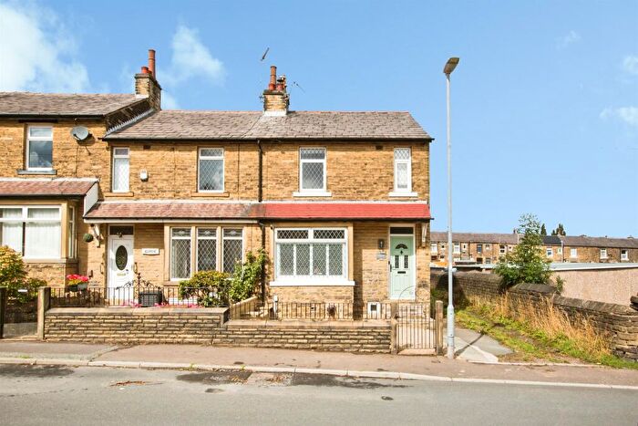 3 Bedroom End Of Terrace House For Sale In South Lane, Elland, HX5
