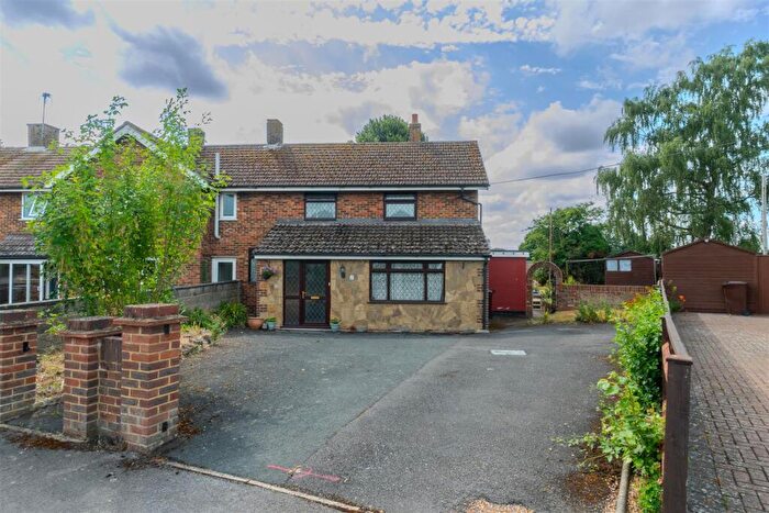 3 Bedroom Semi-Detached House For Sale In Mackenders Close, Eccles, Aylesford, ME20