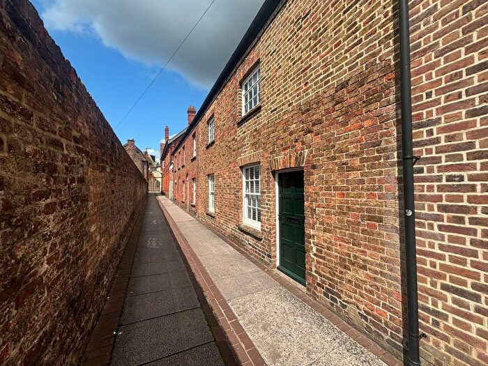 2 Bedroom Cottage To Rent In Bath Place, Taunton, TA1