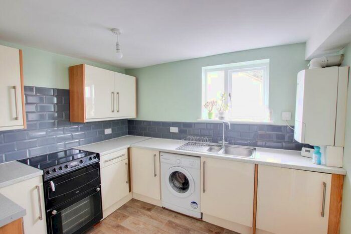 2 Bedroom Flat To Rent In Timbrell Street, Trowbridge, BA14