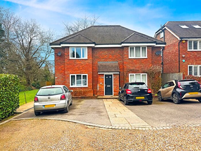 2 Bedroom Flat To Rent In Earls Gardens, Amersham, HP7
