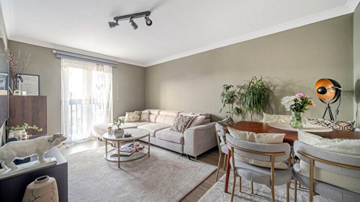 1 Bedroom Flat For Sale In Chopwell Close, London, E15