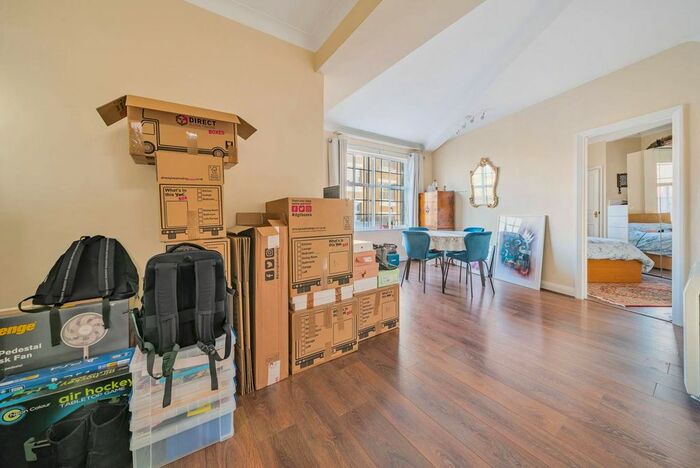 1 Bedroom Flat To Rent In Regency Place, Westminster, London, SW1P