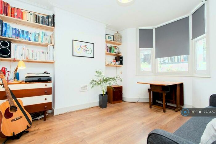 2 Bedroom Flat To Rent In Mabley Street, London, E9