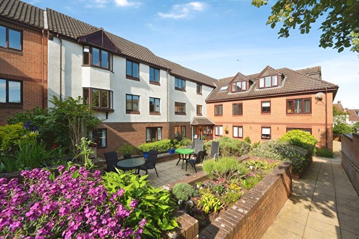 2 Bedroom Flat For Sale In Tanners Court, Thornbury, BS35