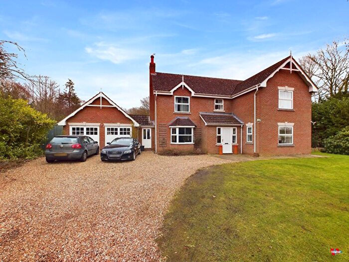 4 Bedroom Detached House For Sale In Tattershall Road, Woodhall Spa, LN10