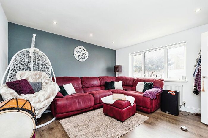 3 Bedroom Terraced House For Sale In Wood Lane, Hornchurch, Essex, RM12