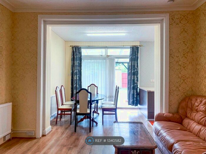 4 Bedroom End Of Terrace House To Rent In Wolves Lane, London, N13