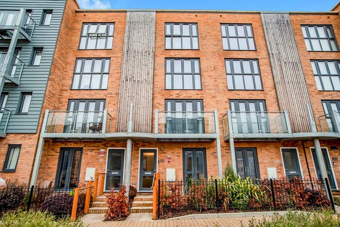 5 Bedroom Town House To Rent In Clapperknapper, Castle Hill, Ebbsfleet Valley, DA10