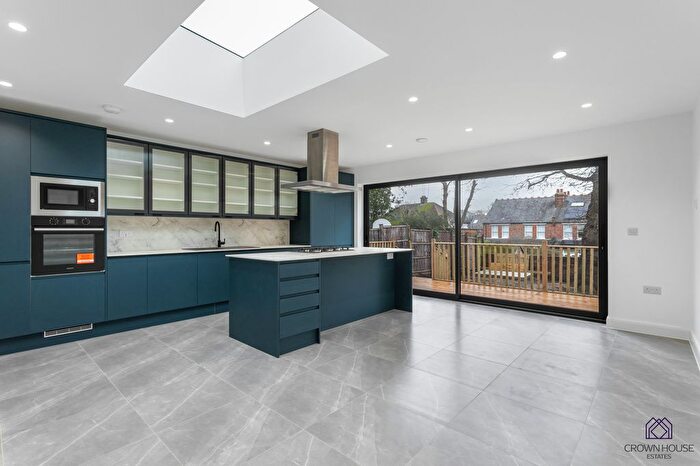 4 Bedroom Semi-Detached House To Rent In Goldsmith Road, London, N11