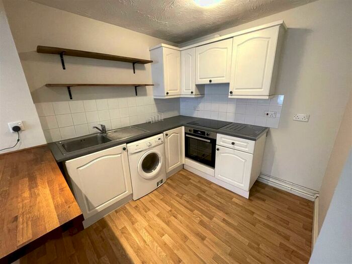 1 Bedroom Flat To Rent In Three Cuppes Lane, Salisbury, SP1