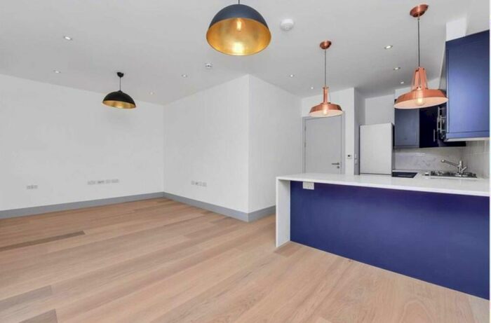 2 Bedroom Flat To Rent In Castlebar Road, London, W5