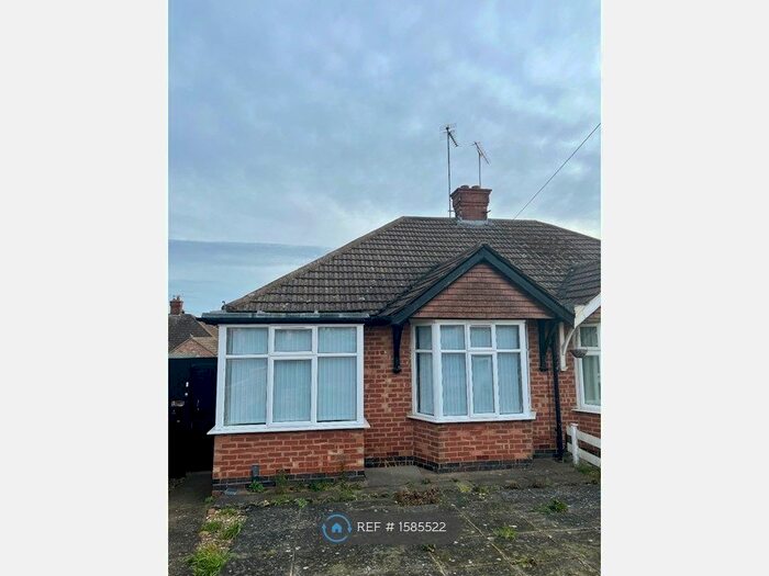 2 Bedroom Bungalow To Rent In Carlyle Avenue, Northampton, NN5