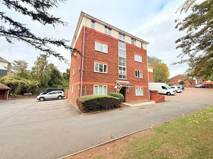 1 Bedroom Flat For Sale In Ashford Court, Overcliff Road, Little Thurrock, Essex, RM17