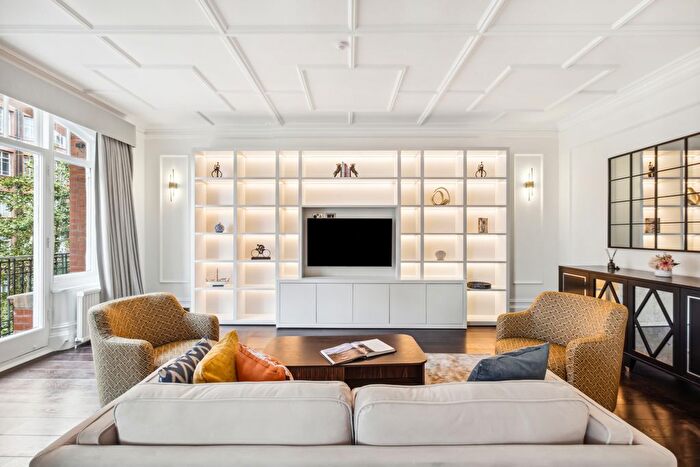 5 Bedroom Flat To Rent In Oakwood Court, Holland Park, W14