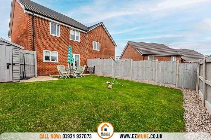 3 Bedroom Semi Detached House For Sale In Mount View, Hanging Heaton, WF17