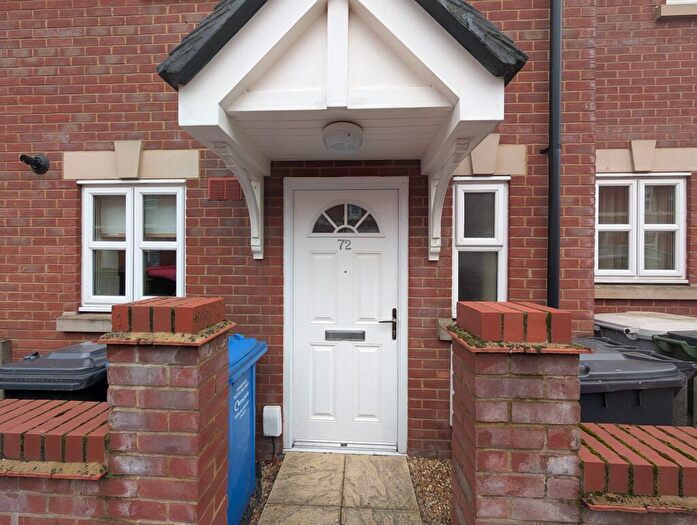 4 Bedroom Terraced House To Rent In Russell Street, Kettering, NN16