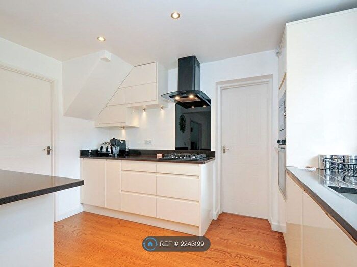 4 Bedroom Semi-Detached House To Rent In Andrews Road, Earley, Reading, RG6