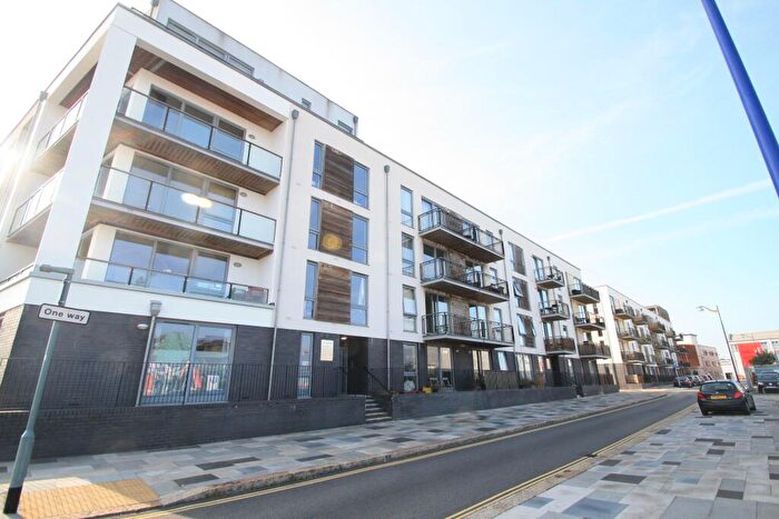 2 Bedroom Apartment To Rent In Brittany Street, Millbay, PL1