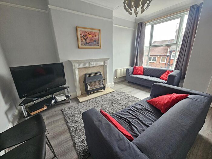 4 Bedroom House To Rent In Knowle Mount, Leeds, LS4